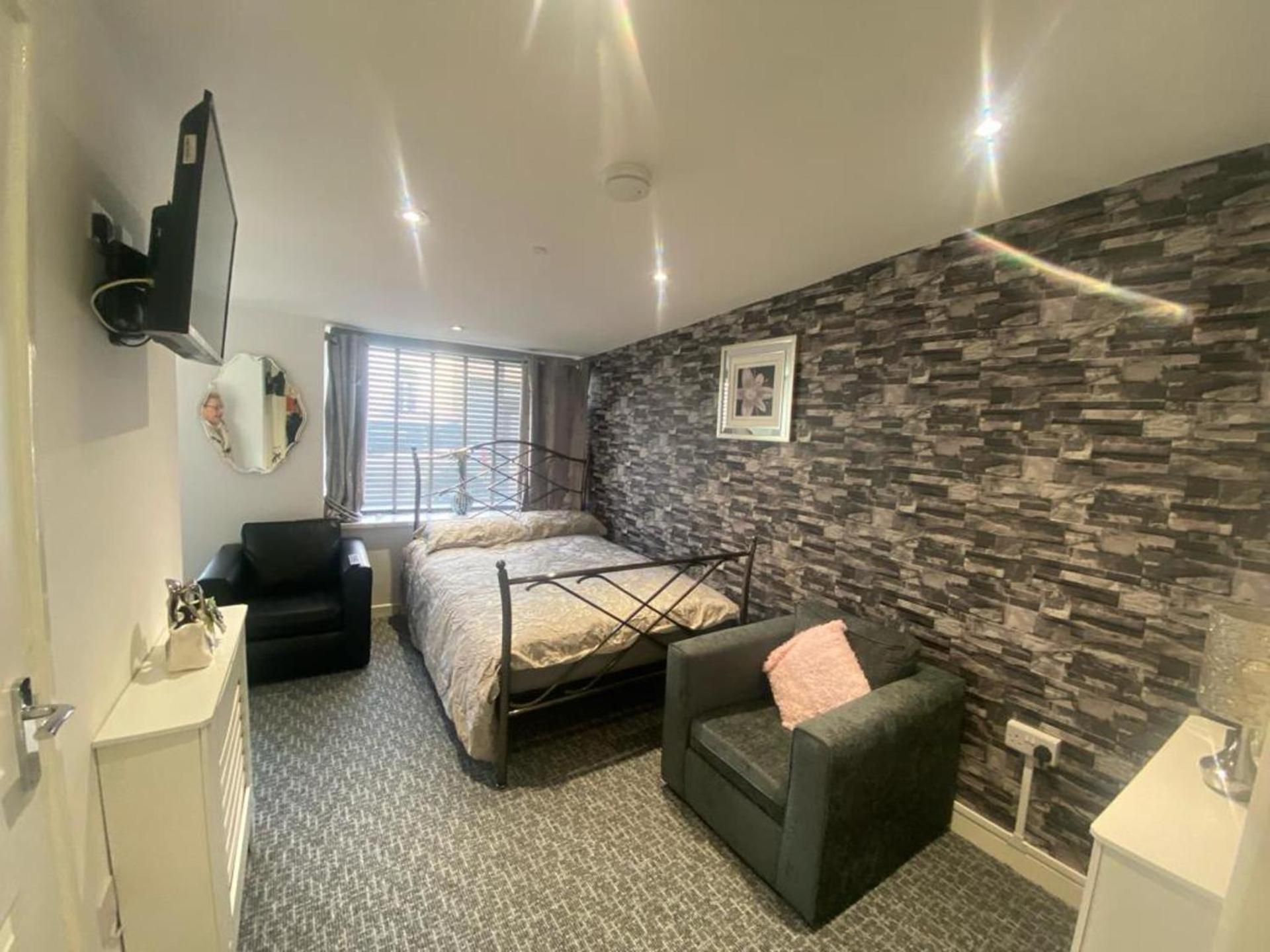 Beautiful 3-Bed Apartment In Merthyr Tydfil Eksteriør billede