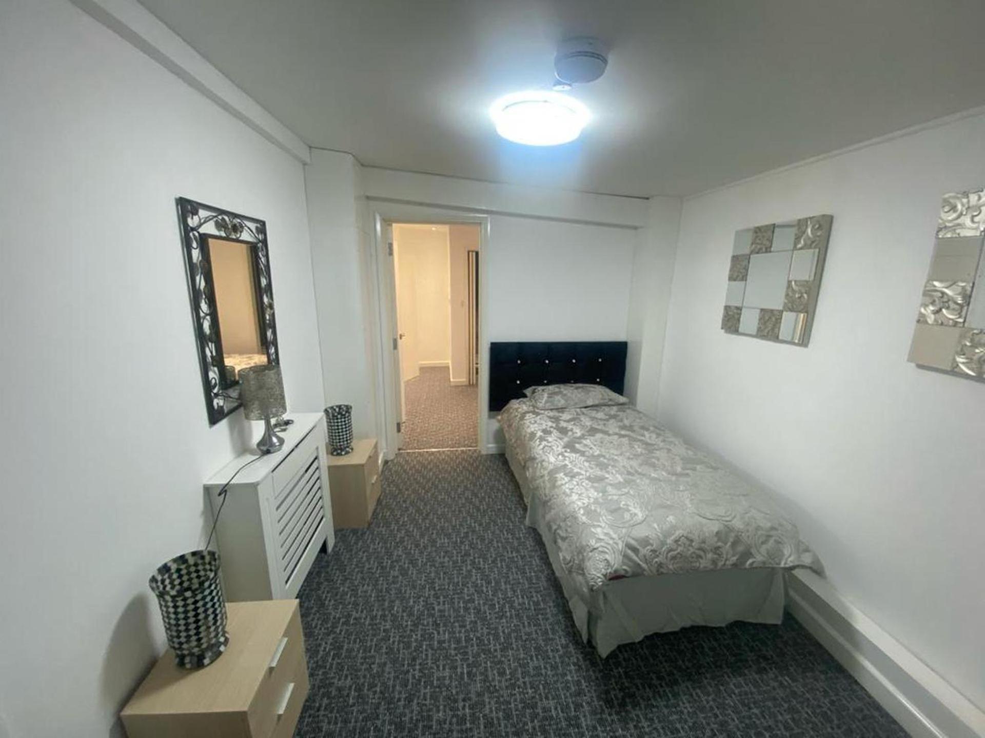 Beautiful 3-Bed Apartment In Merthyr Tydfil Eksteriør billede